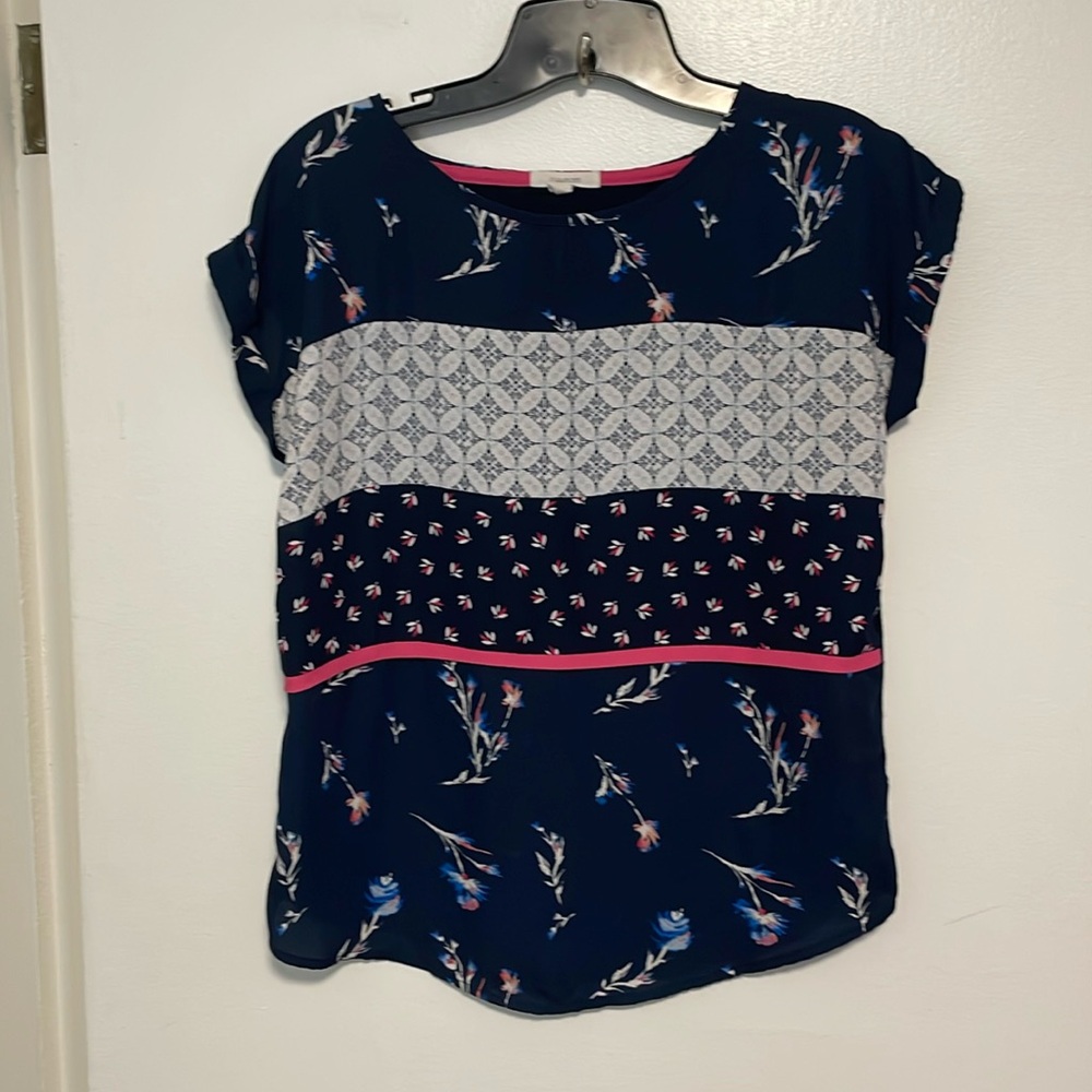 Maurices Navy Blue Floral Mixed-Print Short Sleeve Top with Pink Trim